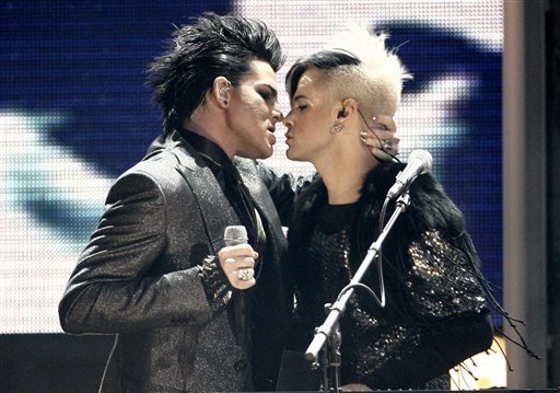 adam-lambert-amas.jpg