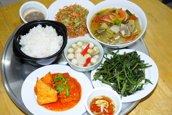 com-bac-tu-chon-cho-bua-trua-cong-so-sai-gon-2.jpg